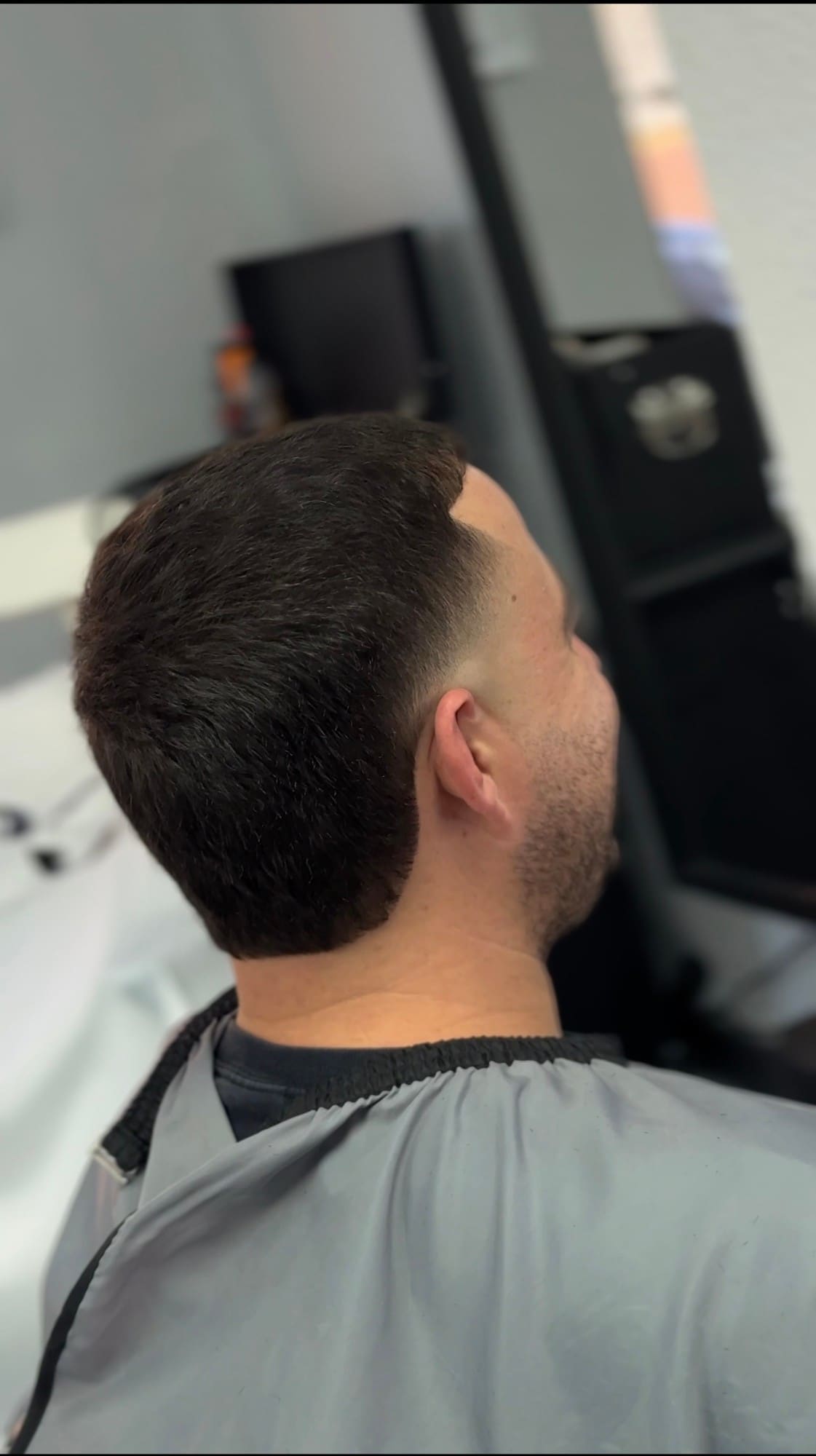 Fade clásico degradado, acabado limpio en la nuca